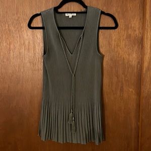 Sleeveless top - size small